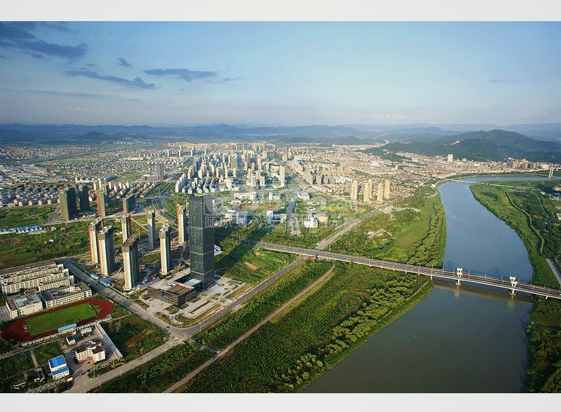 上虞地处杭州湾南岸,位于杭州与宁波之间,总面积1403平方公里,海岸线